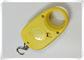 digitale tenuta in mano che appende la scala Shell giallo con l'acciaio duro aggancia fornitore